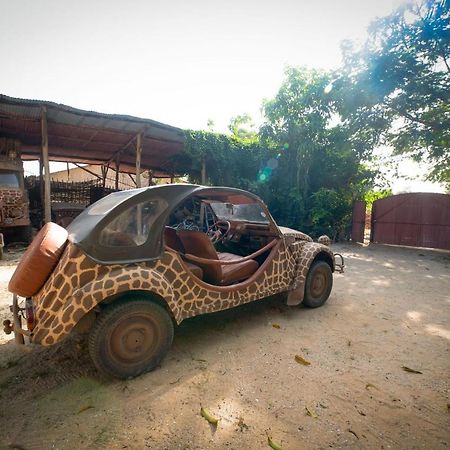 La Case Girafe Bed & Breakfast Boukot Ouolof Bagian luar foto